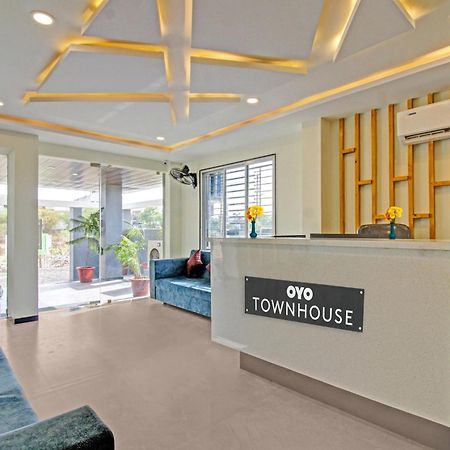 Townhouse Md Star Hotel Нагпур Екстериор снимка