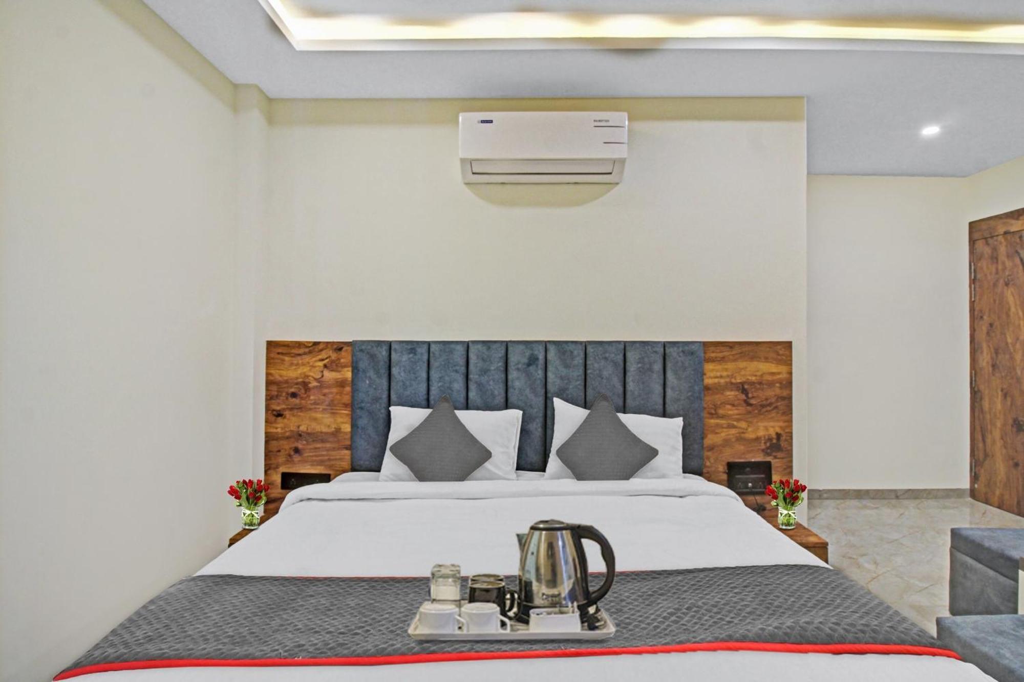 Townhouse Md Star Hotel Нагпур Екстериор снимка