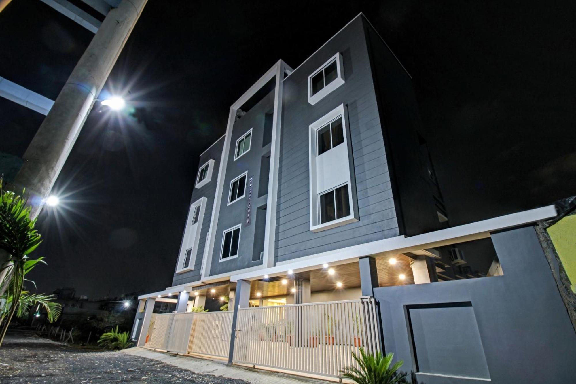 Townhouse Md Star Hotel Нагпур Екстериор снимка