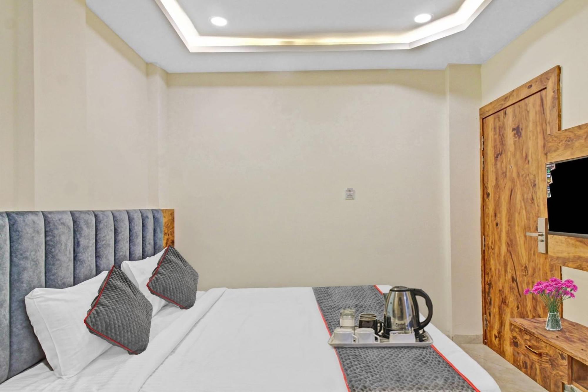 Townhouse Md Star Hotel Нагпур Екстериор снимка