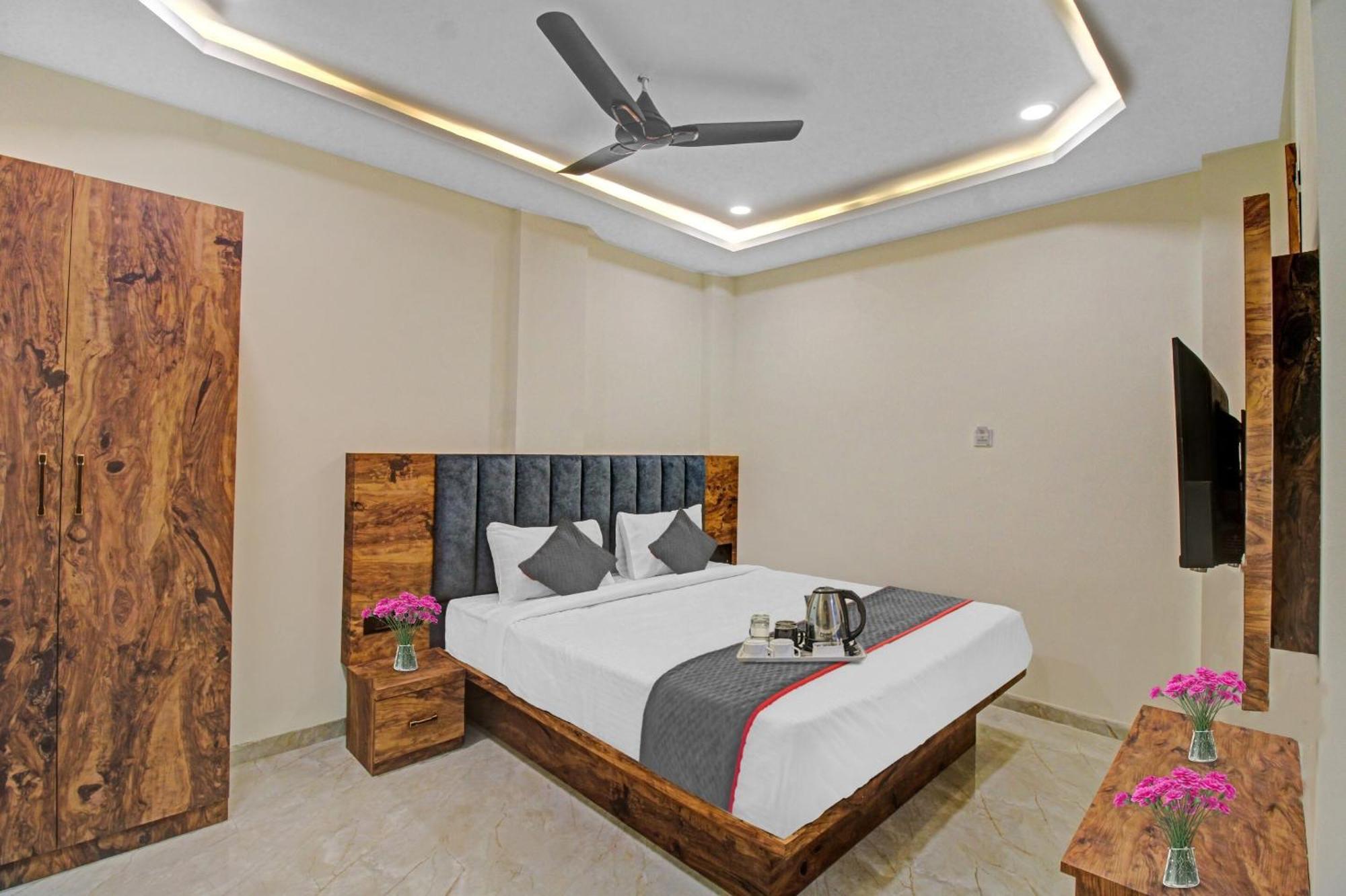 Townhouse Md Star Hotel Нагпур Екстериор снимка