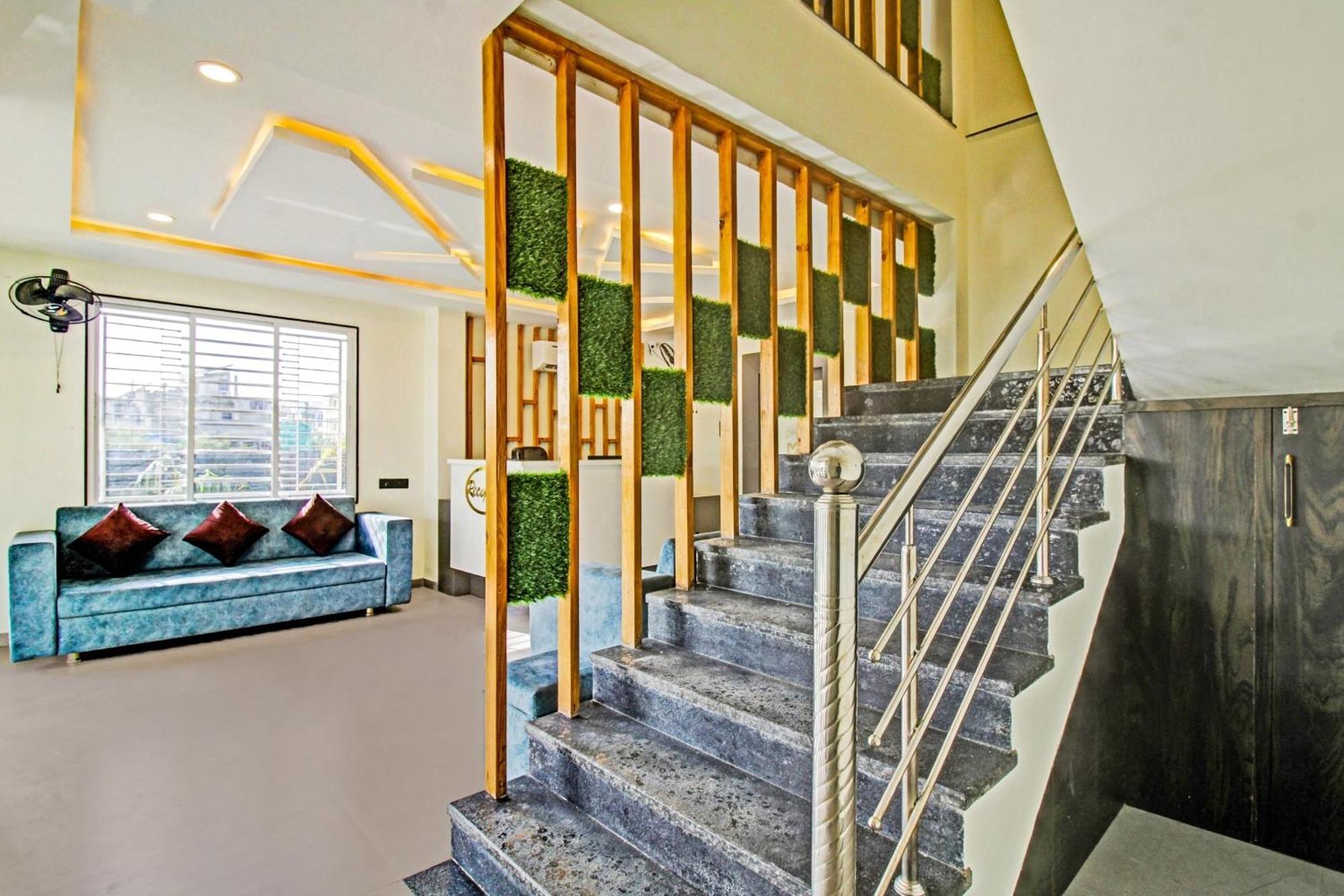 Townhouse Md Star Hotel Нагпур Екстериор снимка