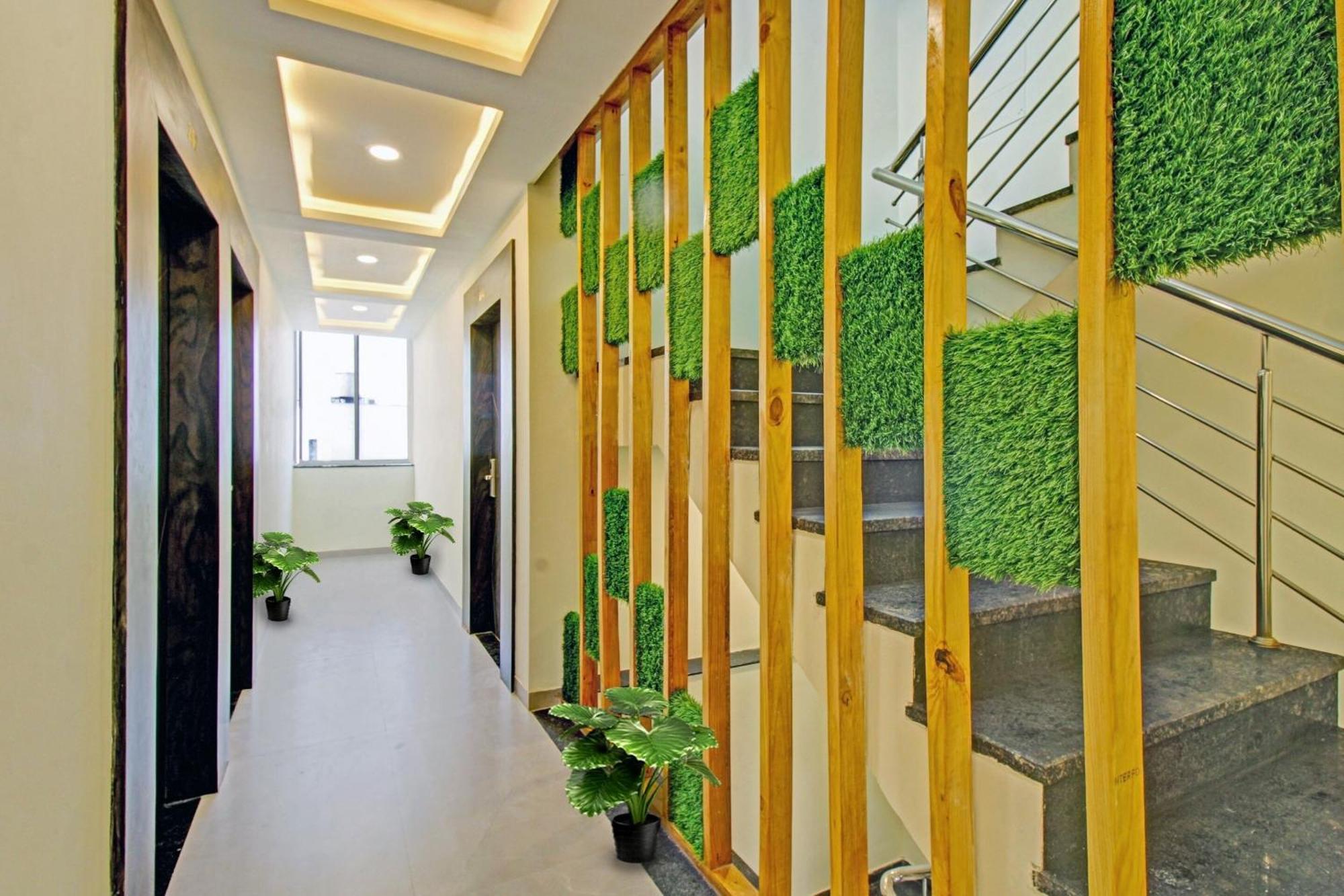 Townhouse Md Star Hotel Нагпур Екстериор снимка